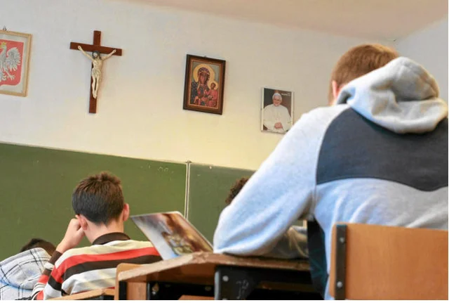 Lekcje religii w szkole wywołują sporo emocji.