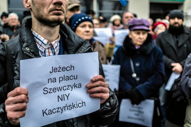 Ślązacy bronią plac "swojaka". Pytają co Lech i Maria Kaczyńscy zrobili dla Katowic?