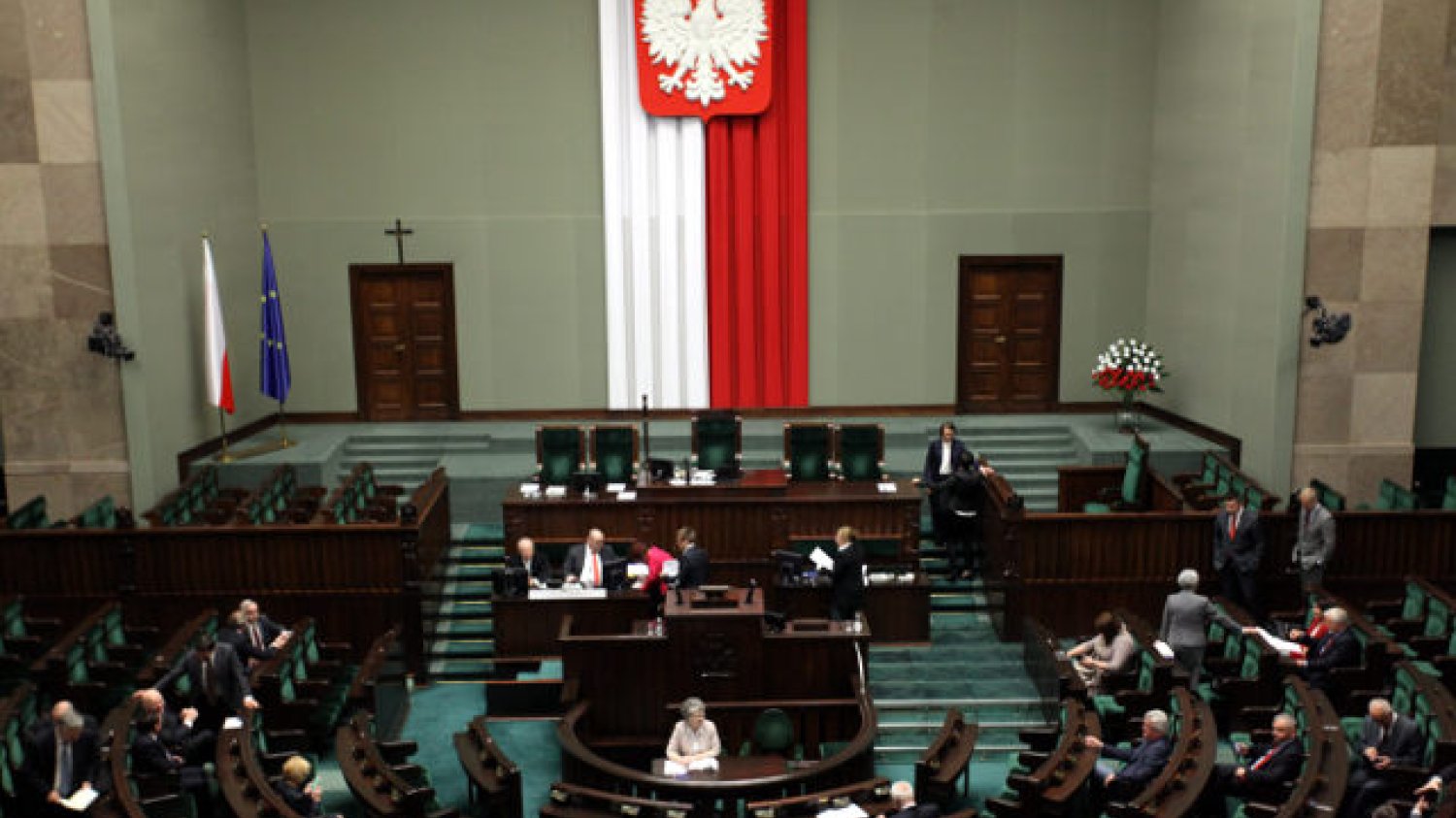 Dr Półtawska podkreśliła, że "deklaracja polityków powinna polegać na zgłaszaniu i popieraniu konkretnych projektów ustaw odbudowujących w naszym porządku prawnym moralny fundament naszej cywilizacji"