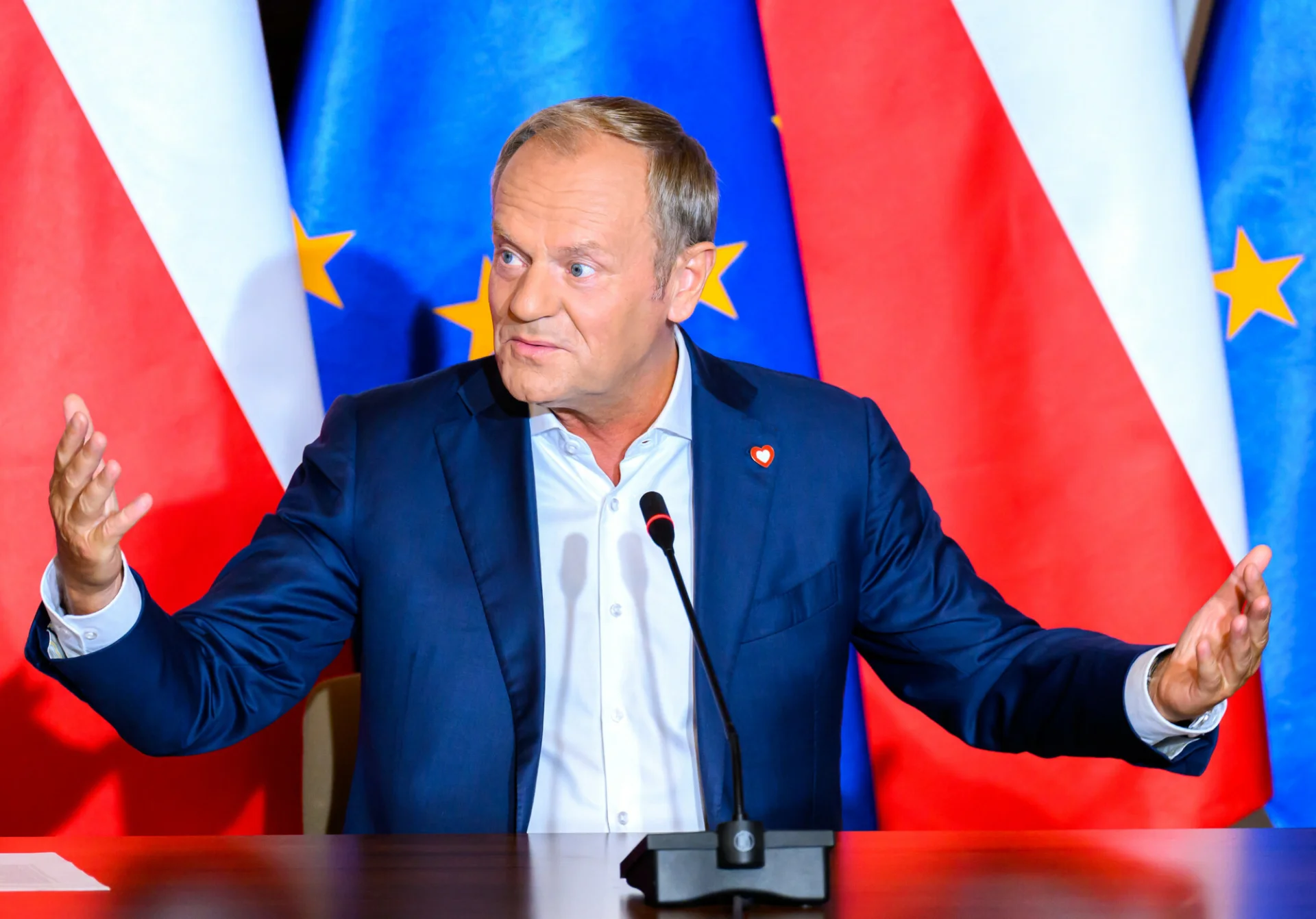 "Cztery razy więcej". Tusk nagle pokazał dane niewygodne dla PiS Tusk wyciągnął dane niewygodne dla PiS. "Cztery razy więcej"