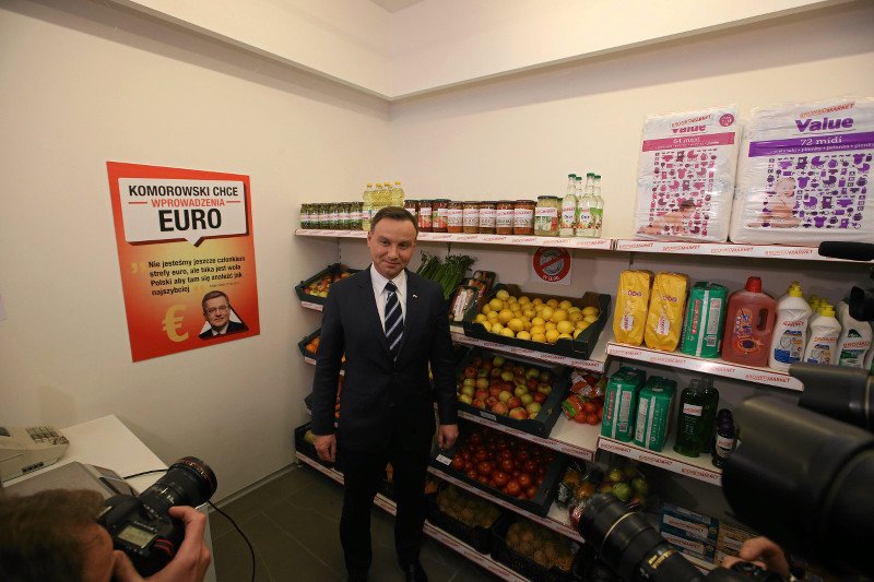 "Andrzej Duda straszył w kampanii Bronko-marketem i wysokimi cenami w euro" – pisał już przed kilkoma miesiącami w naTemat Tomasz Molga.