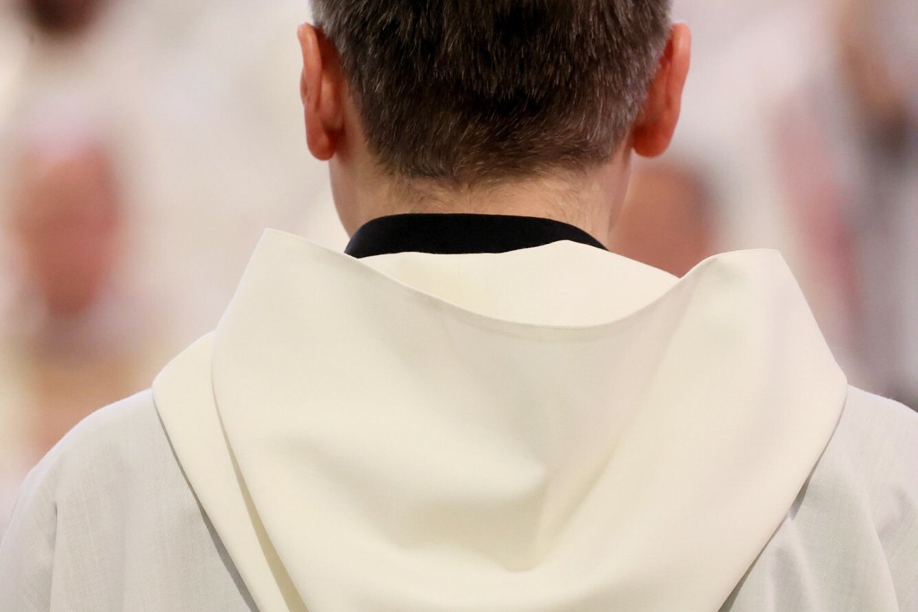 Kim jest ksiądz, w którego mieszkaniu zmarł mężczyzna? Nowe fakty. (zdjęcie ilustracyjne).