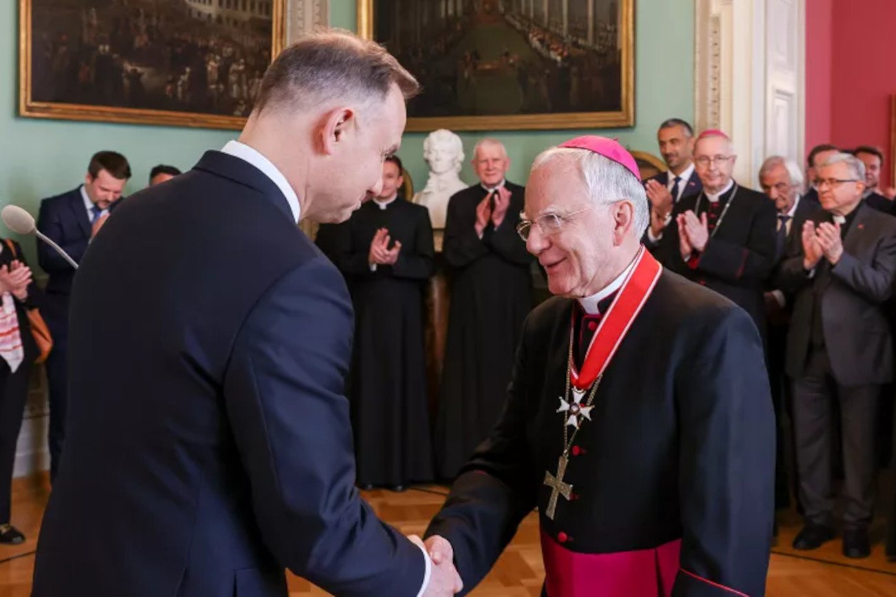 Abp Jędraszewski dostał od Dudy ważne odznaczenie. Wylała się fala krytyki.