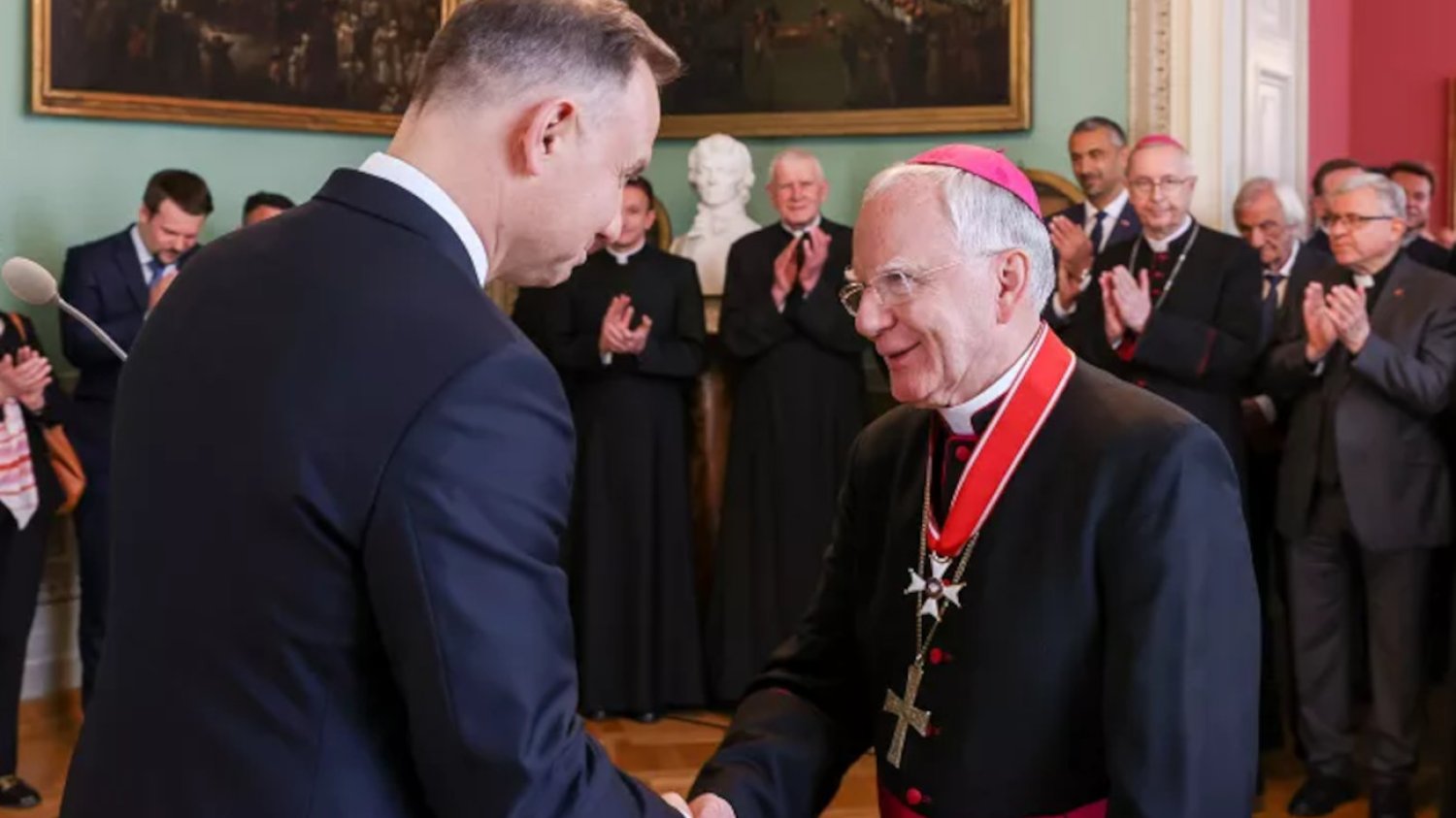 Abp Jędraszewski dostał od Dudy ważne odznaczenie. Wylała się fala krytyki.