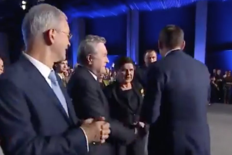 Mateusz Morawiecki nie podał w Katowicach ręki Beacie Szydło.