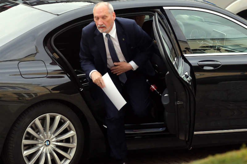 Antoni Macierewicz pędził przez miasto na sygnale. Powód? Spotkanie z Jarosławem Kaczyńskim.