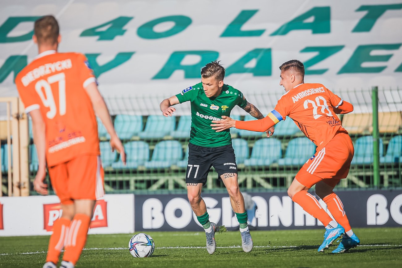 W jedynym poniedziałkowym meczu PKO Ekstraklasy Górnik Łęczna podzielił się punktami z gośćmi z Niecieczy.