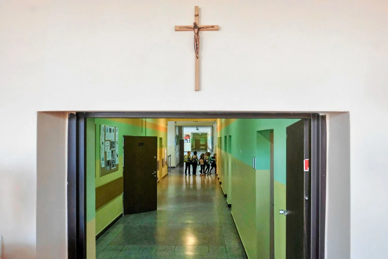 Awantura o krzyż w niemieckiej szkole. Byłe uczennice wygrały w sądzie krzyż w szkole