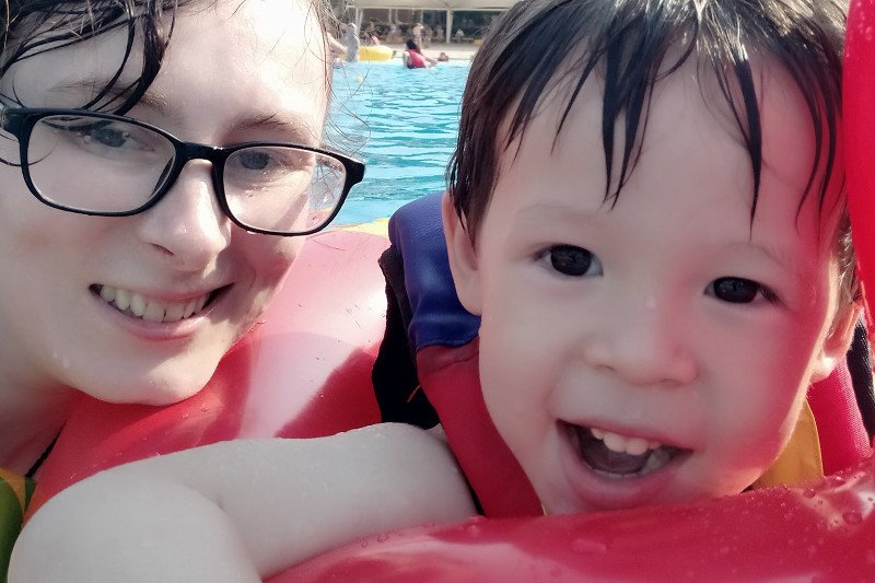 Natalie Francis z synem. Mieszkają w Wuhan.