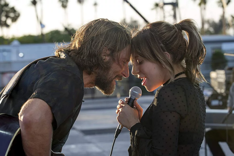 Lady Gaga i Bradley Cooper zagrali w "Narodzinach gwiazdy" zakochanych w sobie muzyków