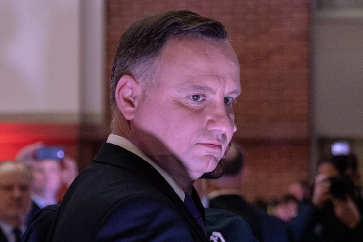 Wraca sprawa poparcia, którego Andrzejowi Dudzie udzielił popierający przemoc domową Tomasz Adamek.