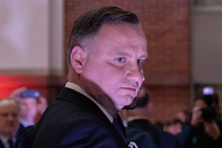 Wraca sprawa poparcia, którego Andrzejowi Dudzie udzielił popierający przemoc domową Tomasz Adamek.