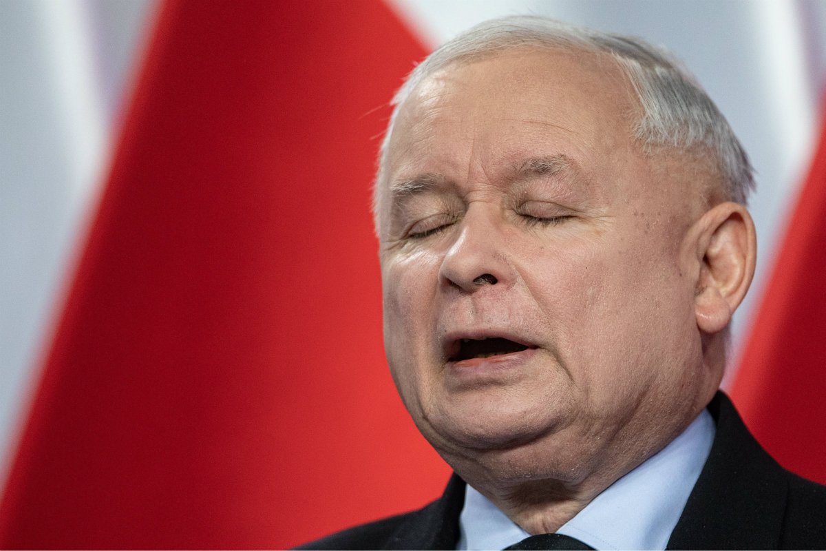 Mowę ciała Jarosława Kaczyńskiego na konferencji prasowej, na której marszałek Kuchciński podał się do dymisji, przeanalizowała Daria Domaradzka-Guzik.