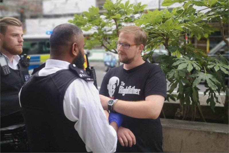 Szef partii KORWiN w Wielkiej Brytanii został zatrzymany przez policję.