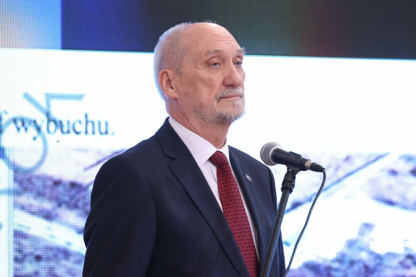 Piotr Świerczek uważa, że raport Antoniego Macierewicza stał się oficjalną doktryną państwa.