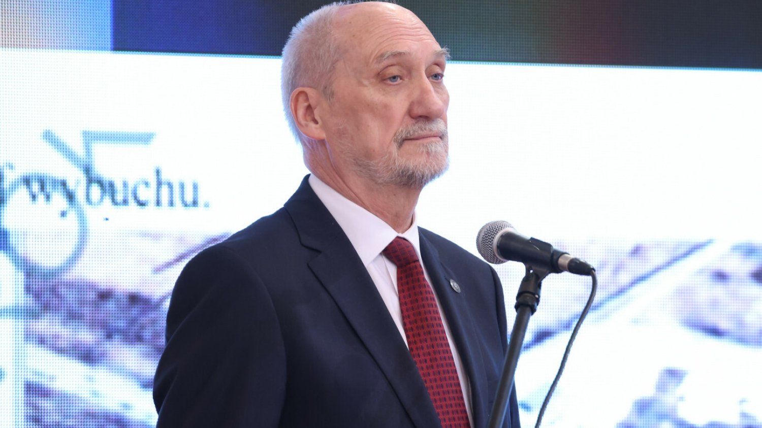 Piotr Świerczek uważa, że raport Antoniego Macierewicza stał się oficjalną doktryną państwa.