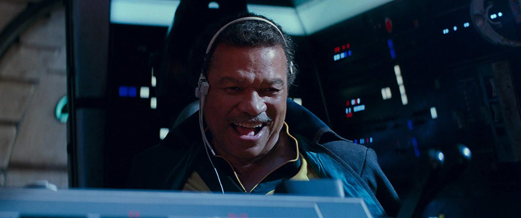 Na ekranie znów pojawia się Lando Calrissian - w tej roli ponownie Billy Dee Williams
