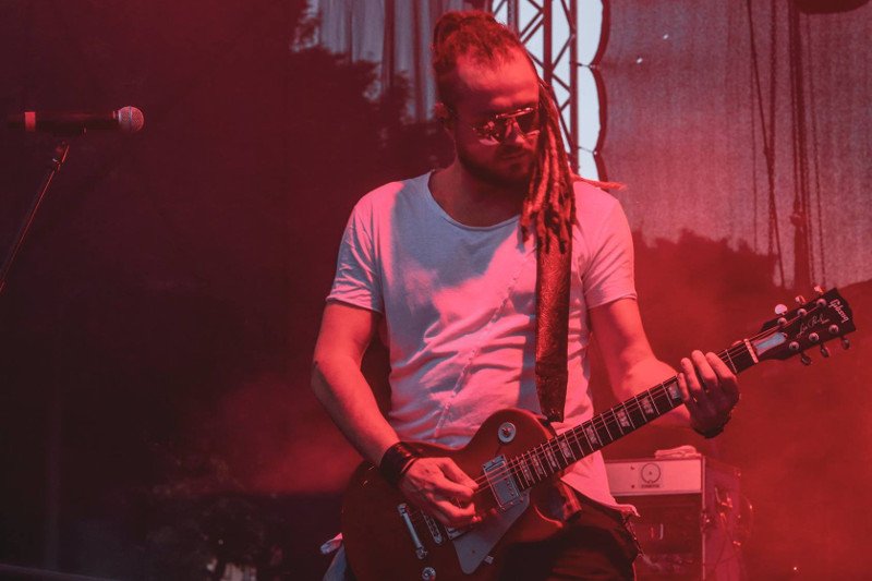 Związki Barona są dosyć burzliwe.