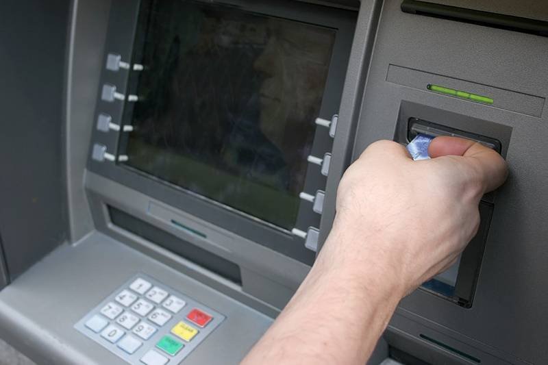 Cypryjczycy w pośpiechu czyszczą swoje konta po tym, jak ogłoszono podatek od bankowych depozytów.