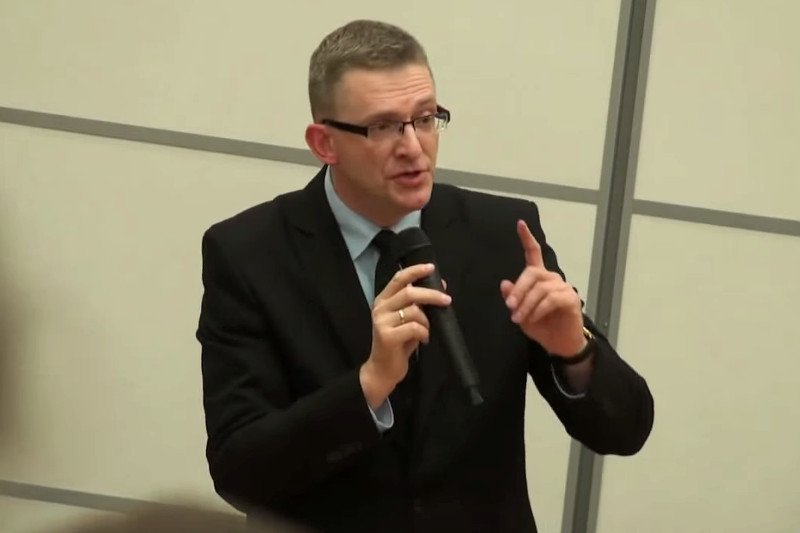 Grzegorz Braun idzie na nową "gwiezdną" wojnę. "Ci, którzy update'ują Windowsa, będą smażyć się w piekle"