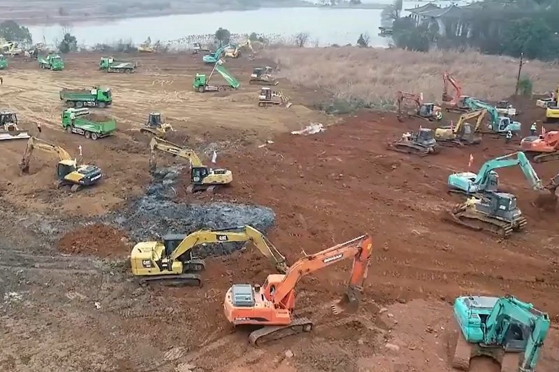 Dwa szpitale w Chinach powstają w błyskawicznym tempie. Inwestycje były konieczne ze względu na zarażenia koronawirusem.