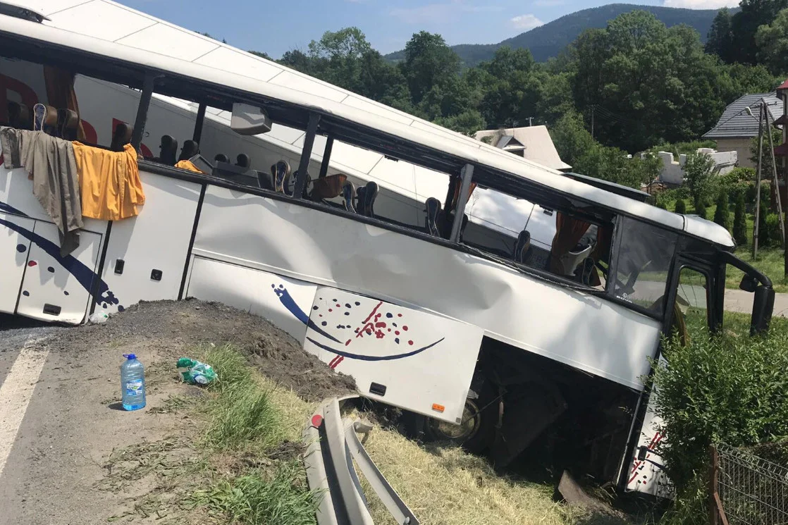 Autokarem podróżowały dzieci.