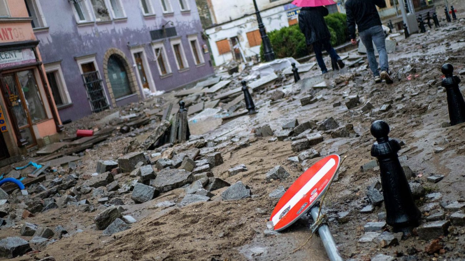 Tak dziś wyglądają ulice Kłodzka. Miasto jest jednym z najbardziej poszkodowanych w powodzi.