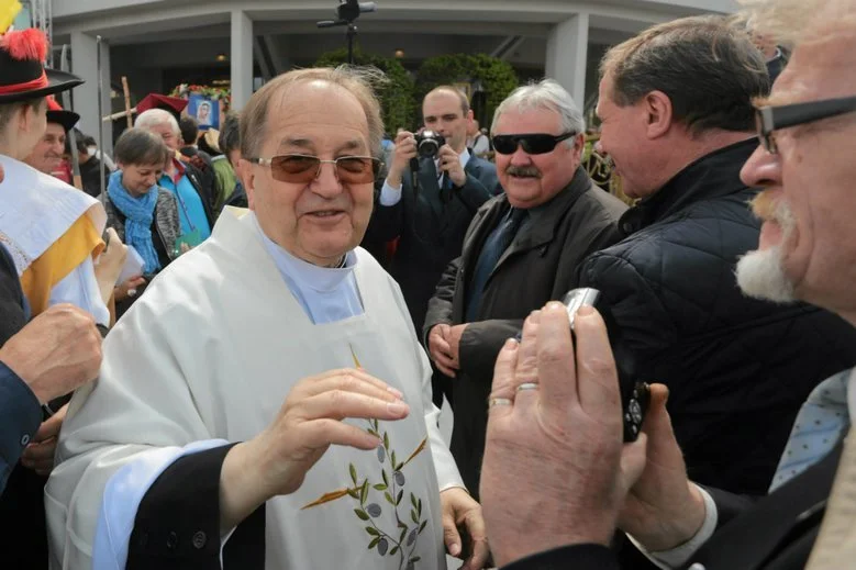 Tadeusz Rydzyk poskarżył się na niezbyt dużą ofiarność Polaków.