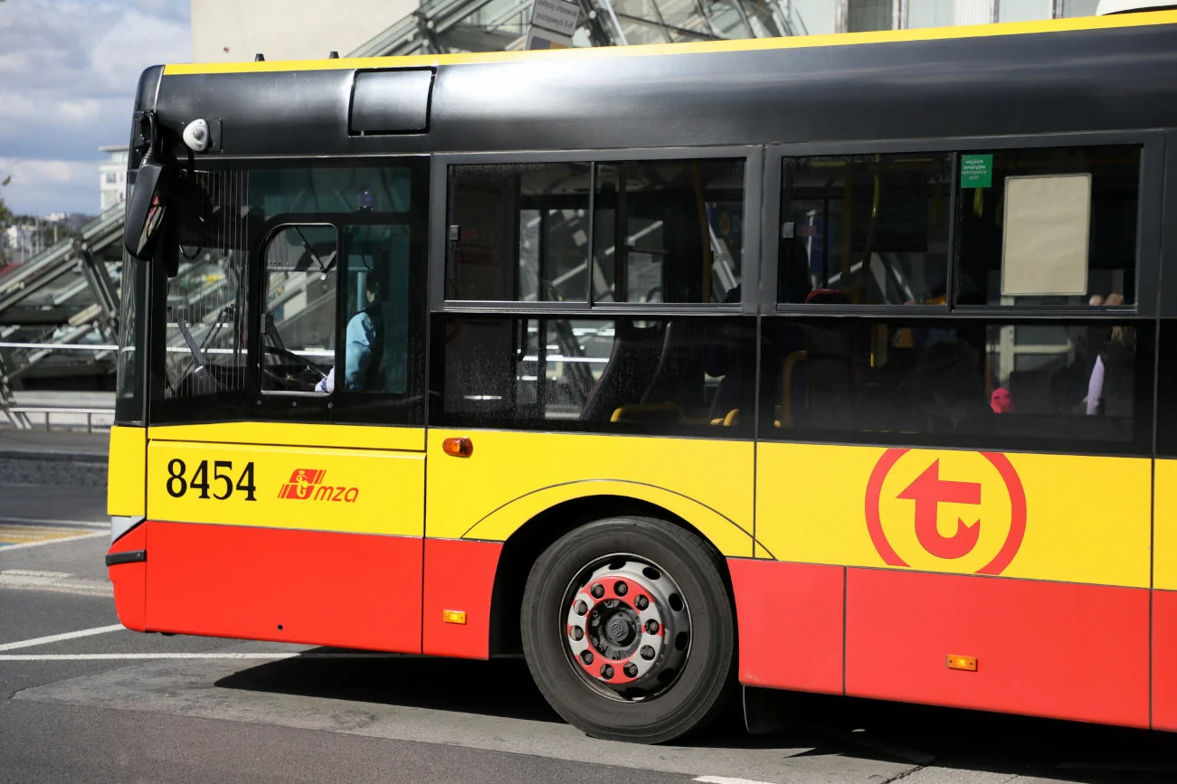 Kielce. Starsza kobieta zaatakowała nastolatkę w autobusie z powodu miejsca.