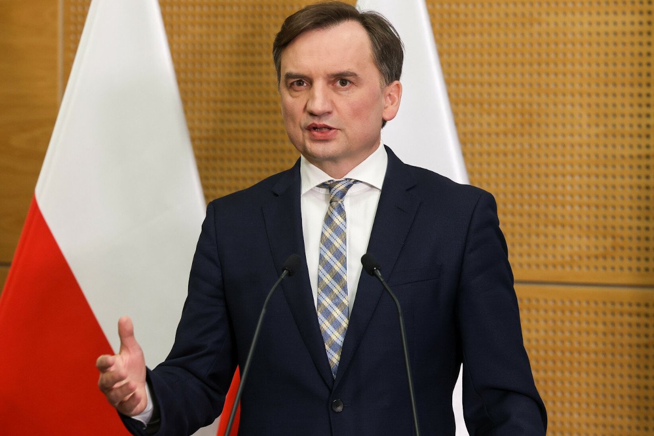 Śledczy ustalili tożsamość dwóch podejrzanych o brutalne zabójstwo na Nowym Świecie.