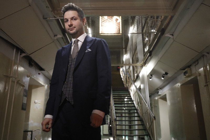 Dr Patryk Jaki, autor pracy o "Służbie więziennej w systemie bezpieczeństwa RP".