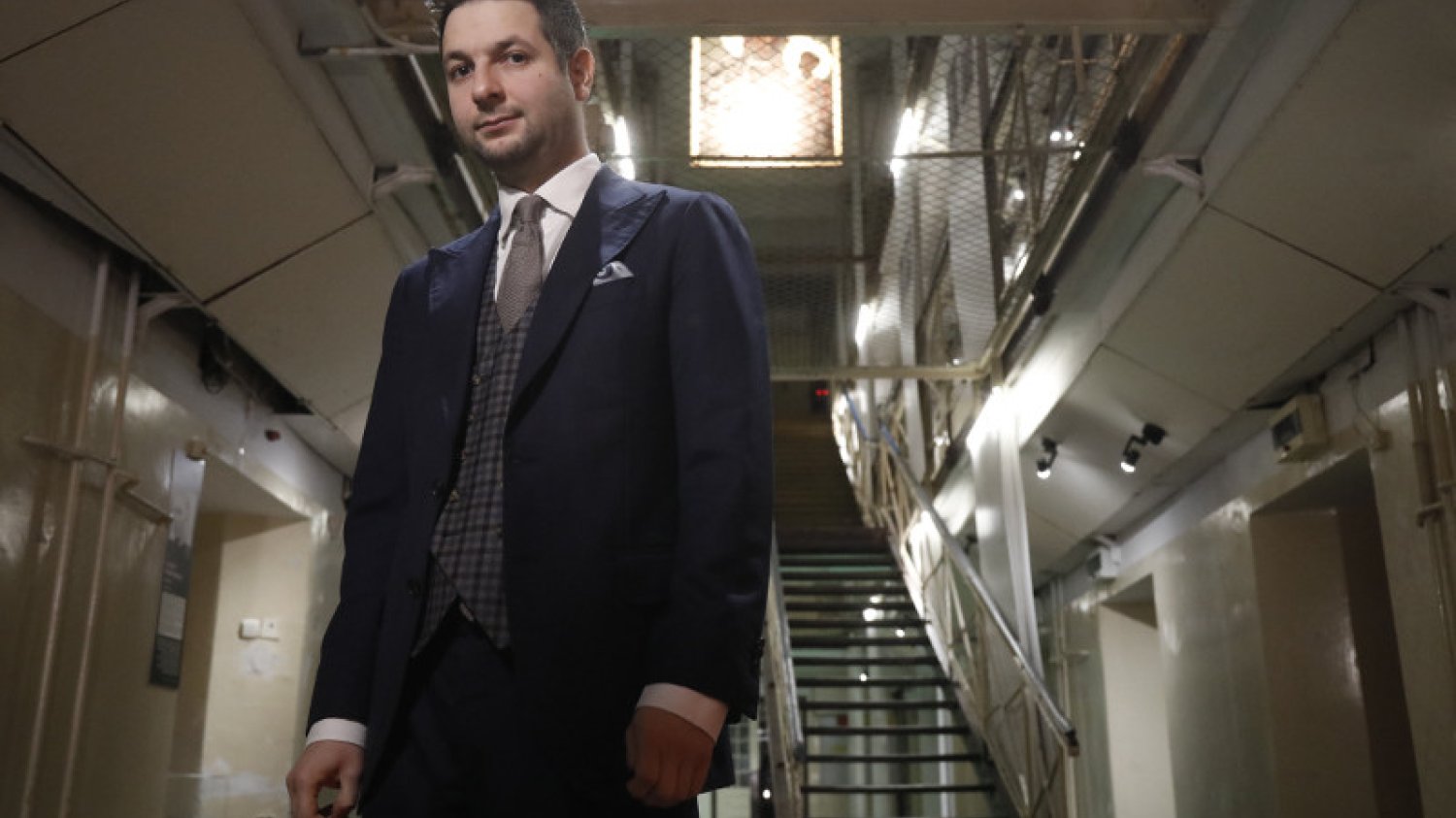 Dr Patryk Jaki, autor pracy o "Służbie więziennej w systemie bezpieczeństwa RP".