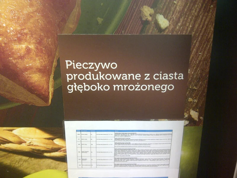 Takie ostrzeżenie widnieje w Lidlu na warszawskim Gocławiu. Niestety, ostrzeżenie przyklejono niejako "z tyłu" pieca