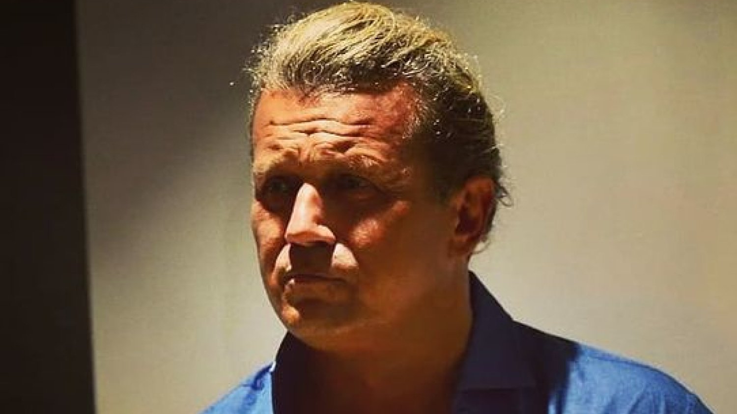 Jarosław Jakimowicz - prezenter TVP i gwiazda filmu "Młode wilki" stał się antybohaterem nowego skandalu