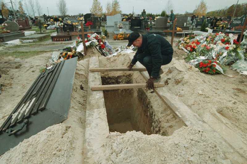 Grabarz poszukiwany od zaraz - wiele zakładów pogrzebowych. poszukuje pracowników.