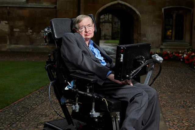 Stephen Hawking, wybitny fizyk teoretyczny, jeden z najinteligentniejszych ludzi na świecie