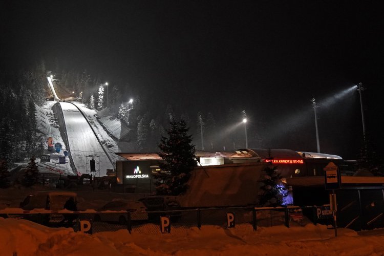 Po miesiącu przerwy najlepsi skoczkowie świata znów wystąpią na Wielkiej Krokwi. PŚ w Zakopanem. O której godzinie zawody, gdzie transmisja?