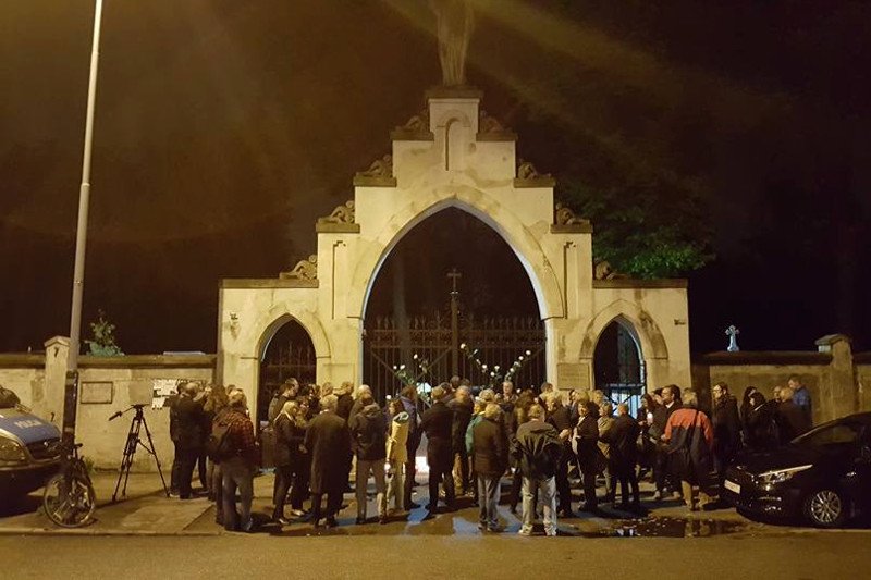 Nie pomogły protesty, w nocy wykopano zwłoki kolejnej ofiary katastrofy smoleńskiej, Joanny Agackiej-Indeckiej.