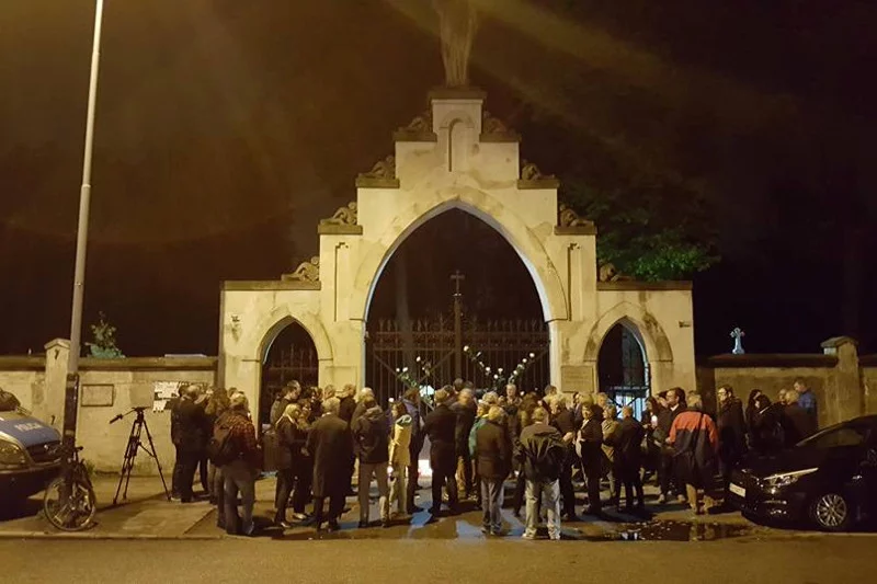 Nie pomogły protesty, w nocy wykopano zwłoki kolejnej ofiary katastrofy smoleńskiej, Joanny Agackiej-Indeckiej.