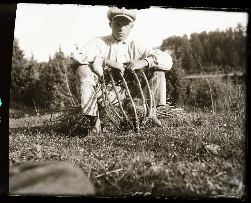 Plecenie kobiałki, Kalnica koło Baligrodu, pow. Lesko, sierpień 1935.