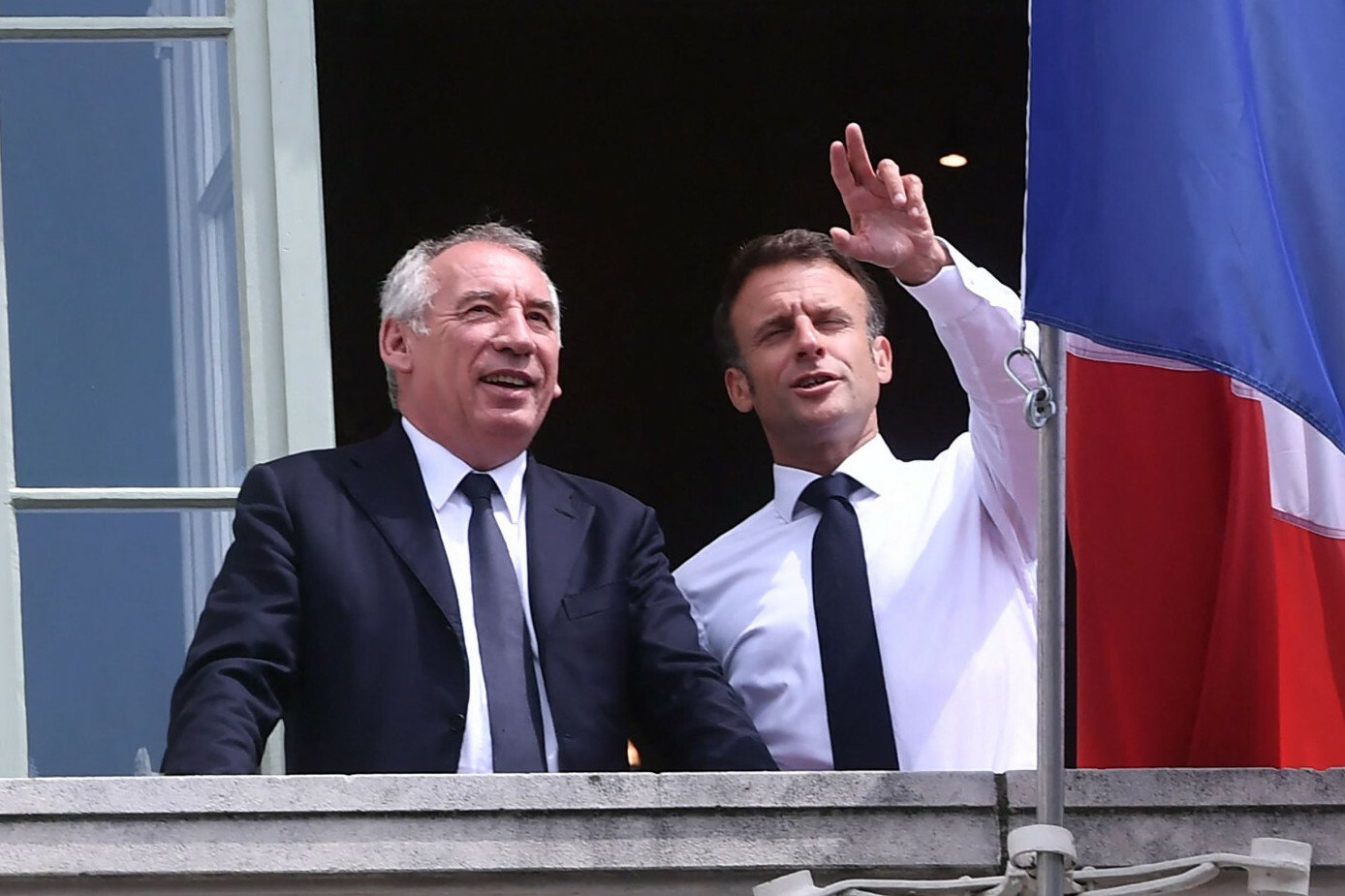 Nowy premier Francji Francois Bayrou i Emmanuel Macron