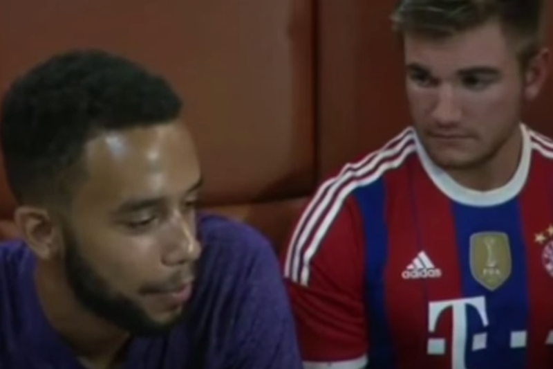 Czterej mężczyźni, którzy udaremnili zamach w pociągu, otrzymali medale od mera miasta Arras.