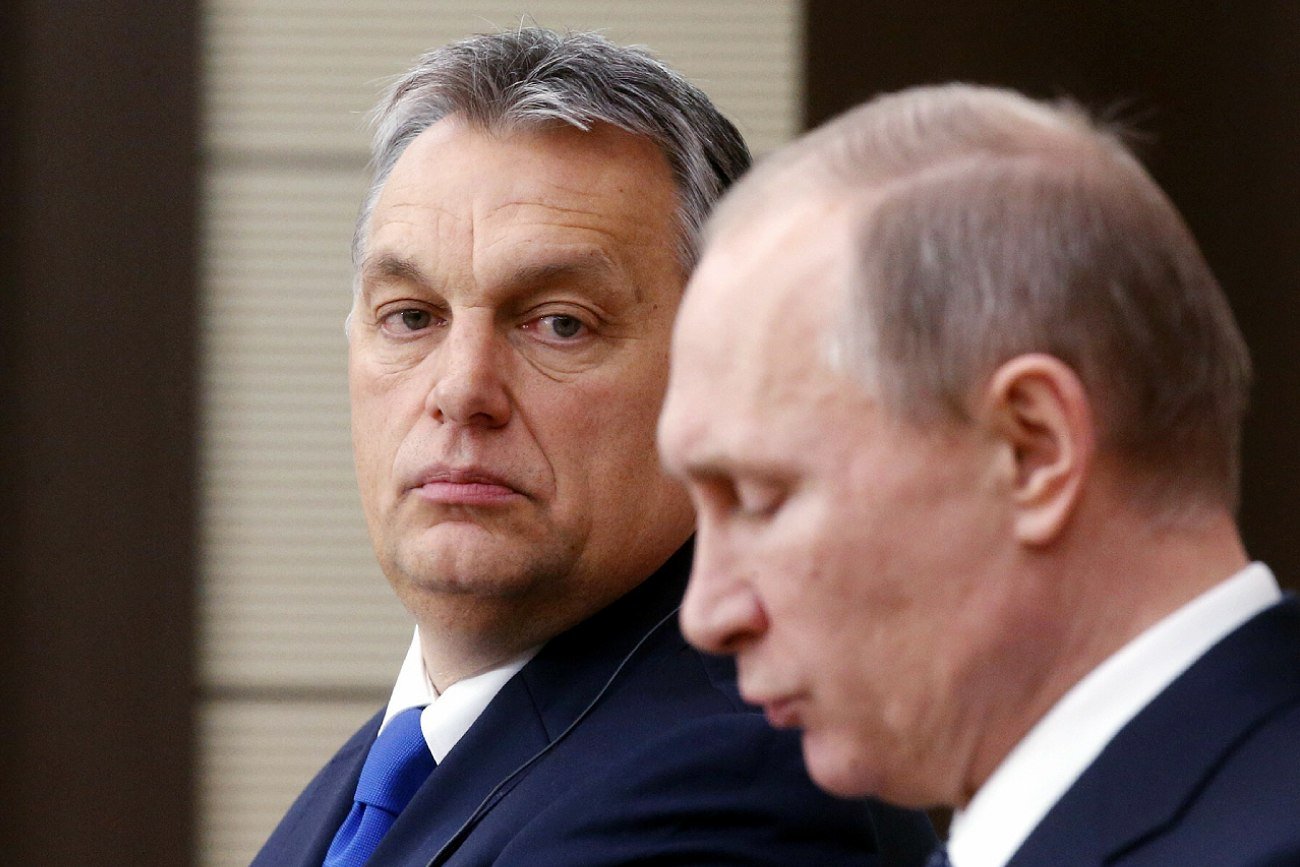 Polityka Viktora Orbána wobec Rosji i Ukrainy jest rozczarowaniem dla jego sojuszników ze Zjednoczonej Prawicy. Viktor Orbán i Władimir Putin