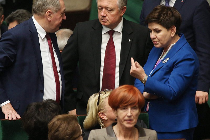 Kogo z rządu Beaty Szydło każe wyrzucić Jarosław Kaczyński? Zdaje się, że moment, w którym poznamy odpowiedź jest coraz bliżej.