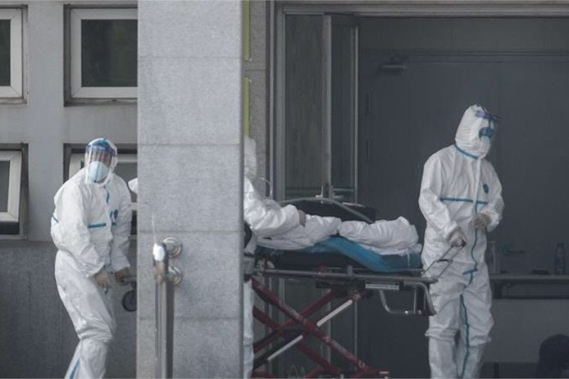 Koronawirus w Chinach zbiera śmiertelne żniwo.