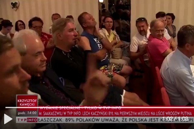 Pracownik TVP (potrząsa palcem) zdenerwował się słowami, że w Polsce nie ma już telewizji publicznej.