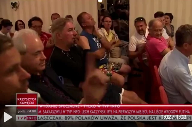 Pracownik TVP (potrząsa palcem) zdenerwował się słowami, że w Polsce nie ma już telewizji publicznej.