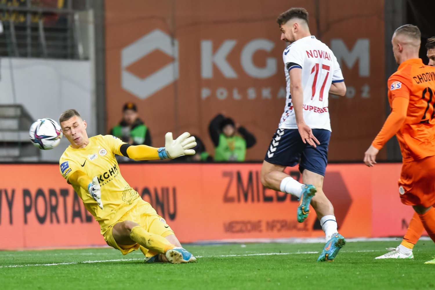 Zagłębie Lubin zostało rozbite na swoim terenie, spadek jest coraz bardziej realny