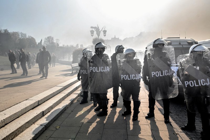 Sierżant Bagieta pokazuje na YouTube jak wygląda praca w policji.