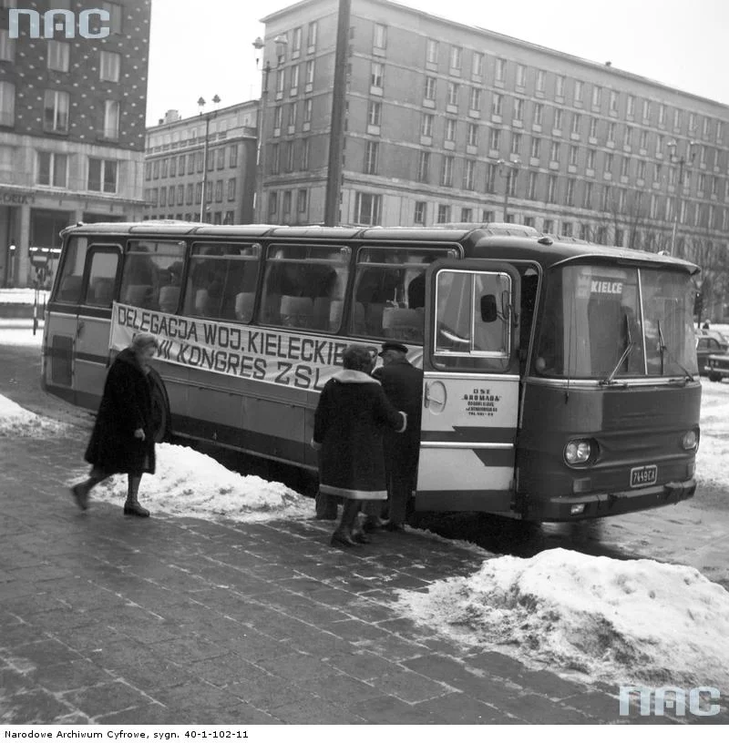 Autosan H9. Przybycie delegacji na VII Kongres Zjednoczonego Stronnictwa Ludowego, Warszawa 1976 r.
